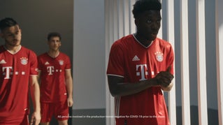 Der Audi Q4 e-tron und die Stars des FC Bayern München in einem Film über die Kraft der Intuition.